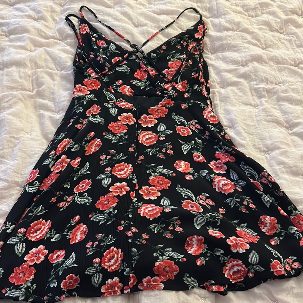 Forever 21 Floral Low Cut Top - Picture 2 of 7